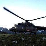 Le Super Puma de l'Armée suisse au Col Termin, où a été secourue l'Américaine de 77 ans